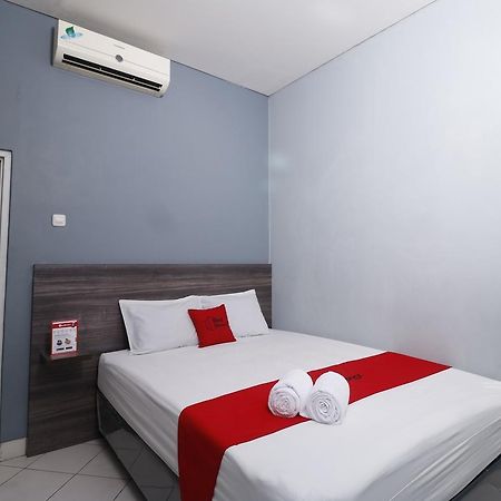 Reddoorz Plus Near Rs Harapan Kita Jakarta Eksteriør billede