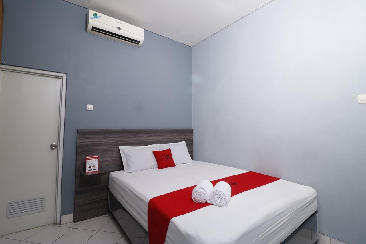 Reddoorz Plus Near Rs Harapan Kita Jakarta Eksteriør billede