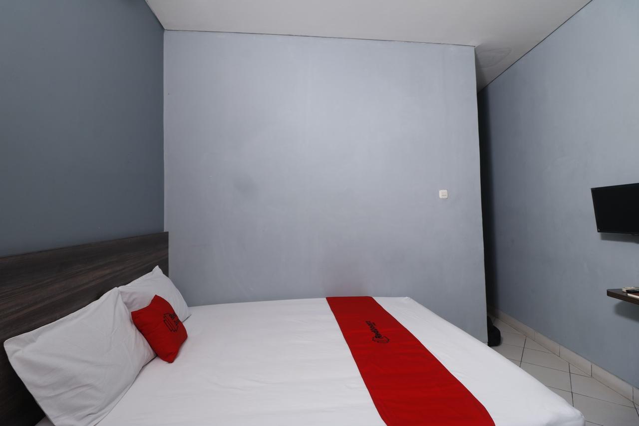 Reddoorz Plus Near Rs Harapan Kita Jakarta Eksteriør billede