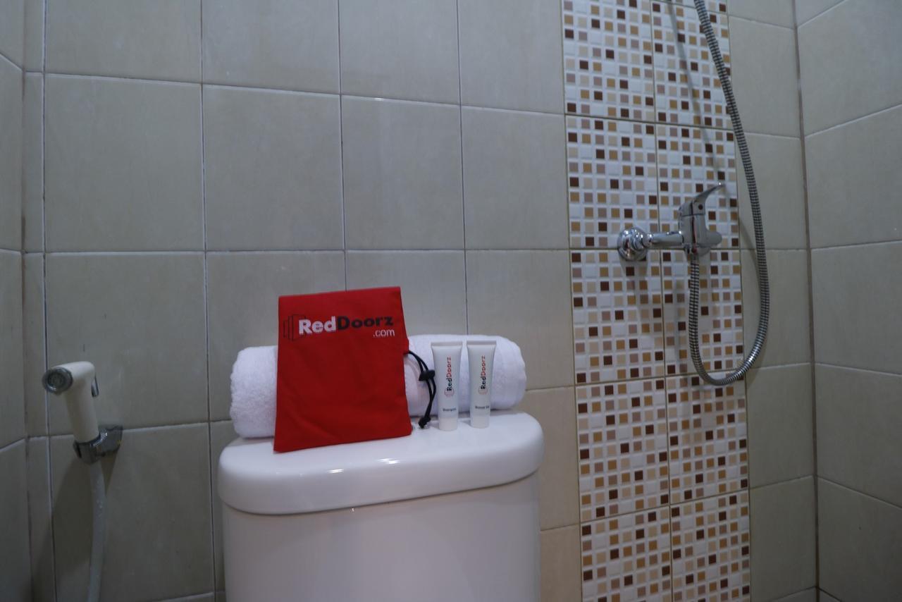 Reddoorz Plus Near Rs Harapan Kita Jakarta Eksteriør billede