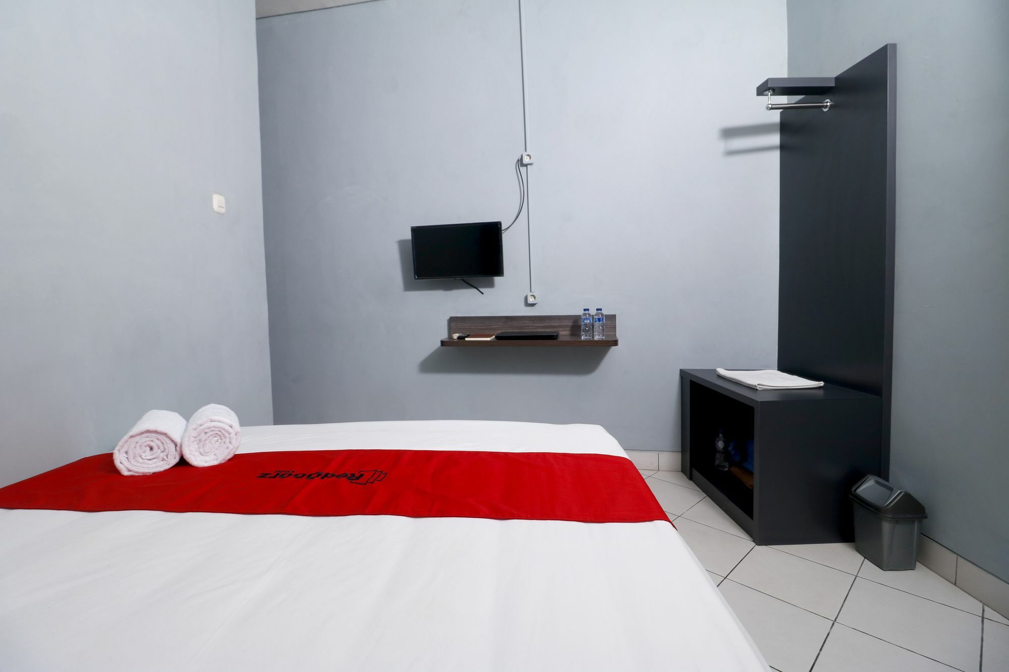 Reddoorz Plus Near Rs Harapan Kita Jakarta Eksteriør billede