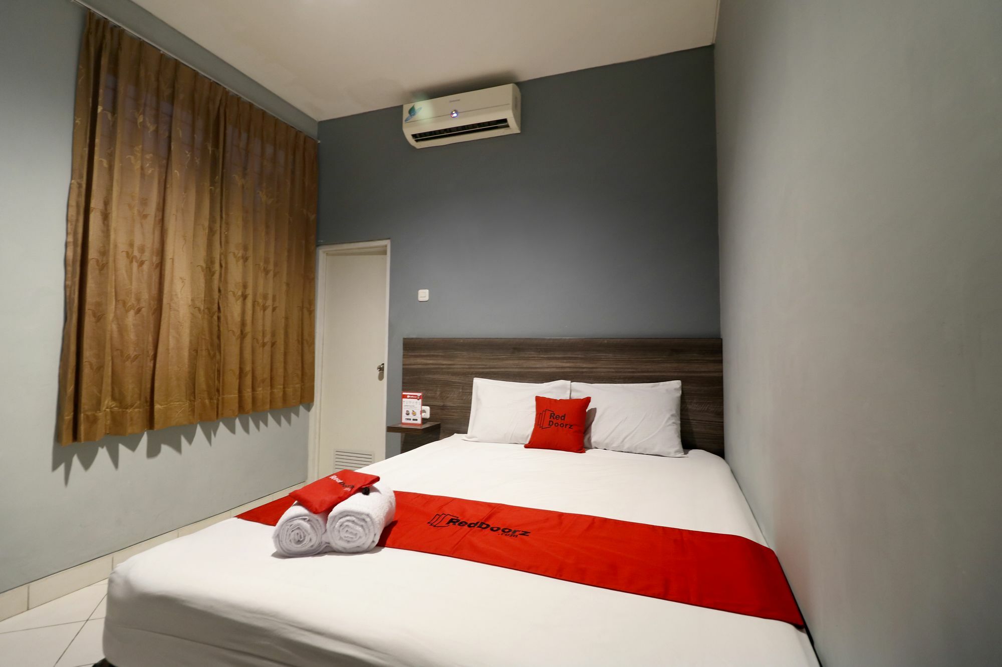 Reddoorz Plus Near Rs Harapan Kita Jakarta Eksteriør billede