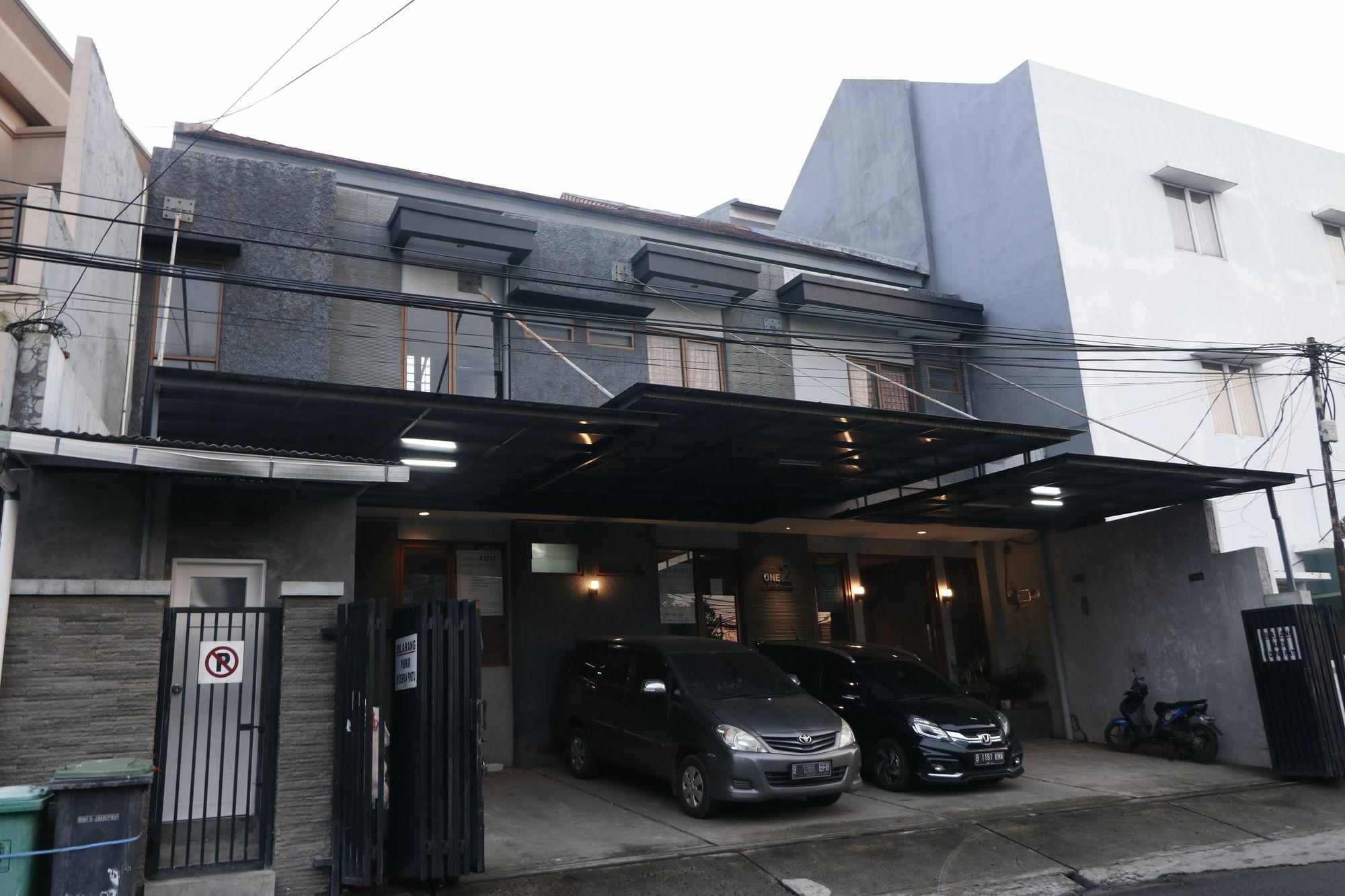 Reddoorz Plus Near Rs Harapan Kita Jakarta Eksteriør billede