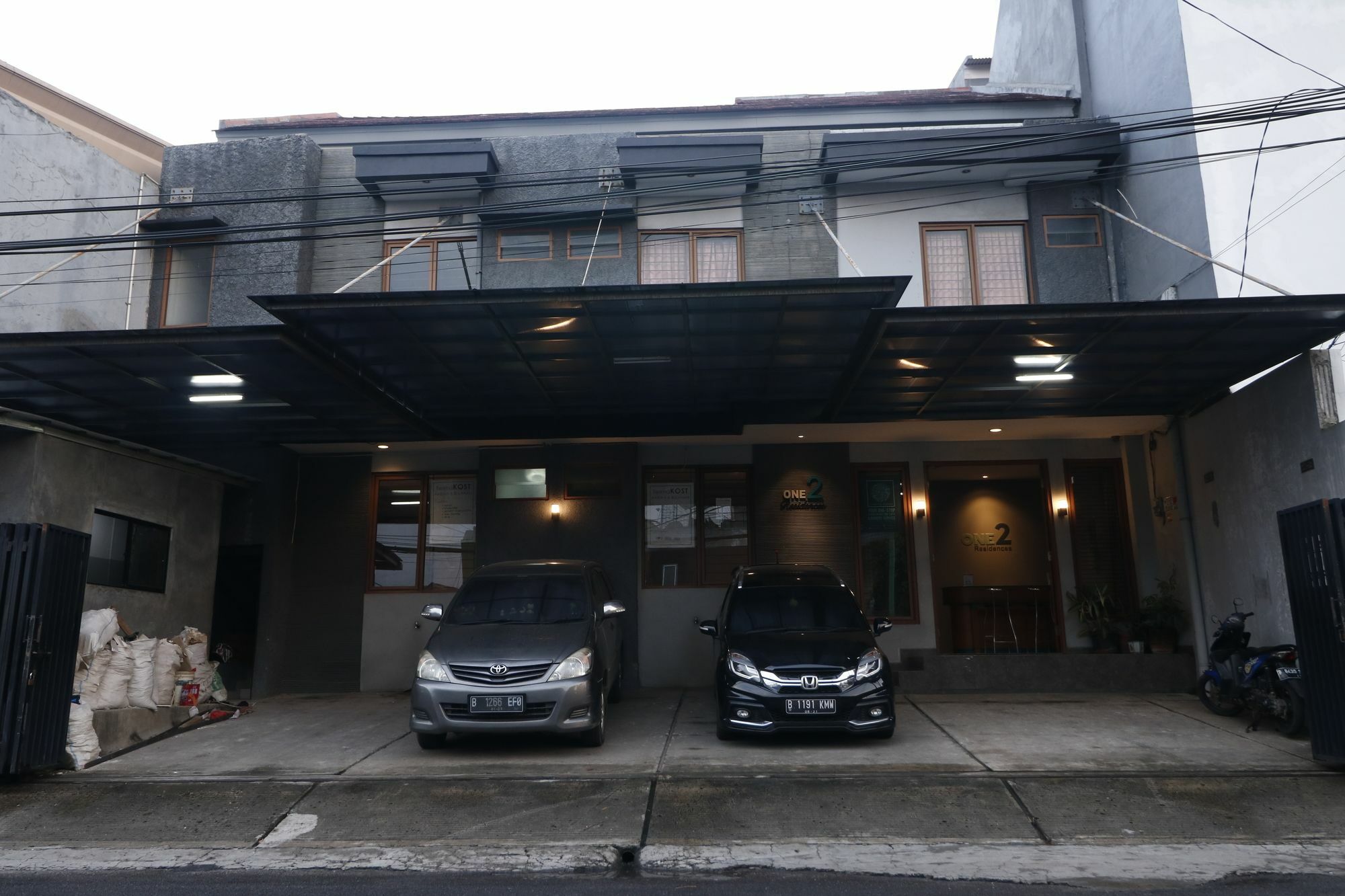 Reddoorz Plus Near Rs Harapan Kita Jakarta Eksteriør billede
